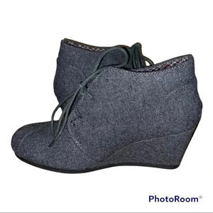 NWOT/Hot tomato womens gray wedges - sz 8.5